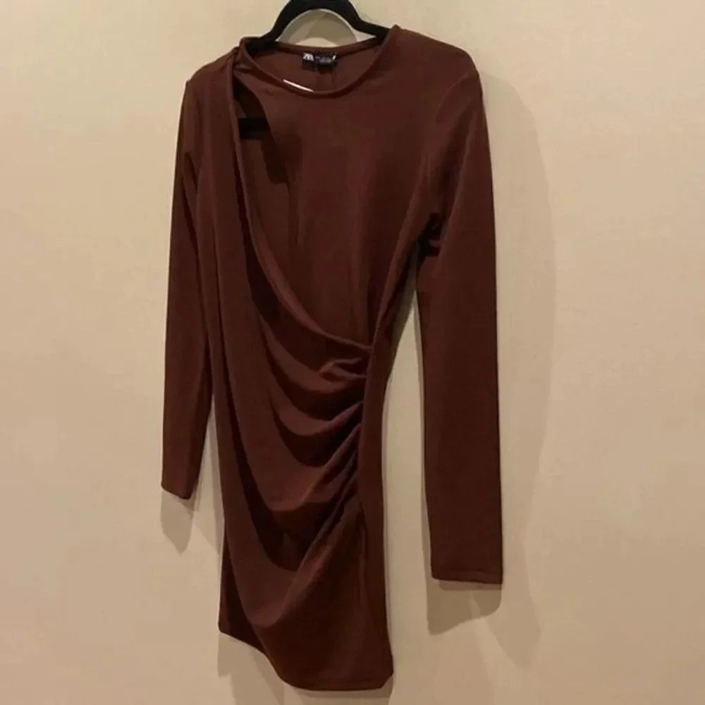 Zara CUT OUT PLEATED DRESS - Picture 7 of 9